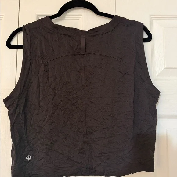 lululemon athletica Black cropped Muscle Tee - Picture 2 of 2